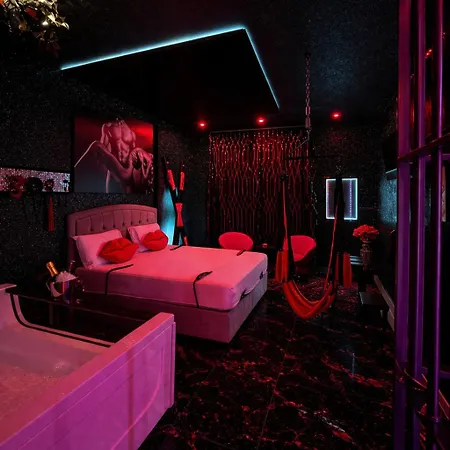 Gazde/Camere de închiriat Room- Adult Only