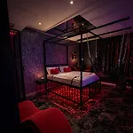 Room- Adult Only Homestay Bucharest