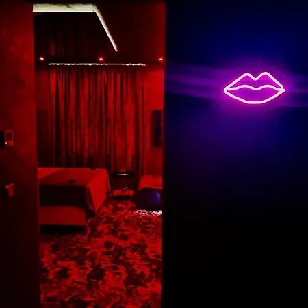 Love Room Gazde/Camere de închiriat *
