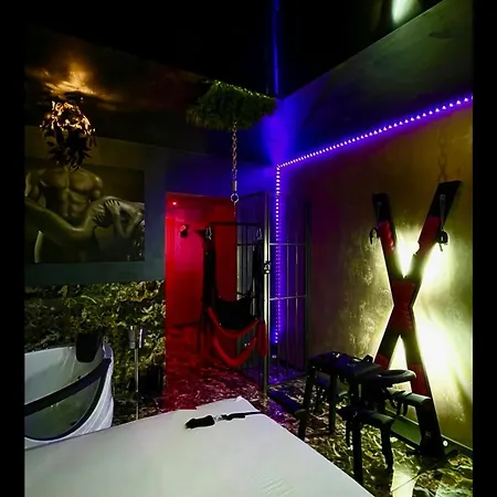 Love Room Homestay *