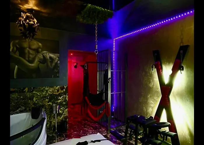 Love Room- Adult Only Проживання в сім'ї *