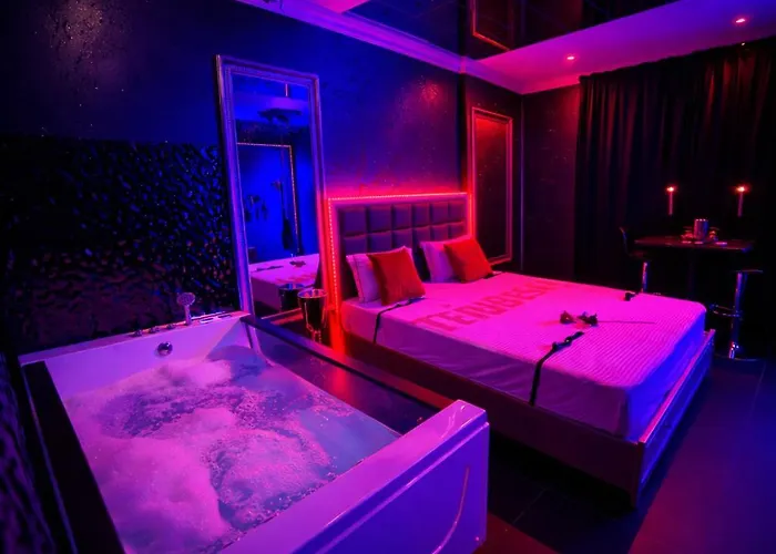 Проживання в сім'ї Love Room- Adult Only *