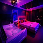 Rum i privatbostad Room- Adult Only *