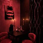 Room- Adult Only Rum i privatbostad Bukarest